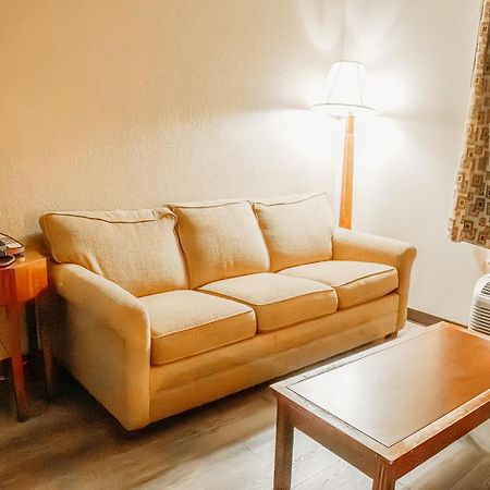 Country Garden & Suites Benton Екстериор снимка