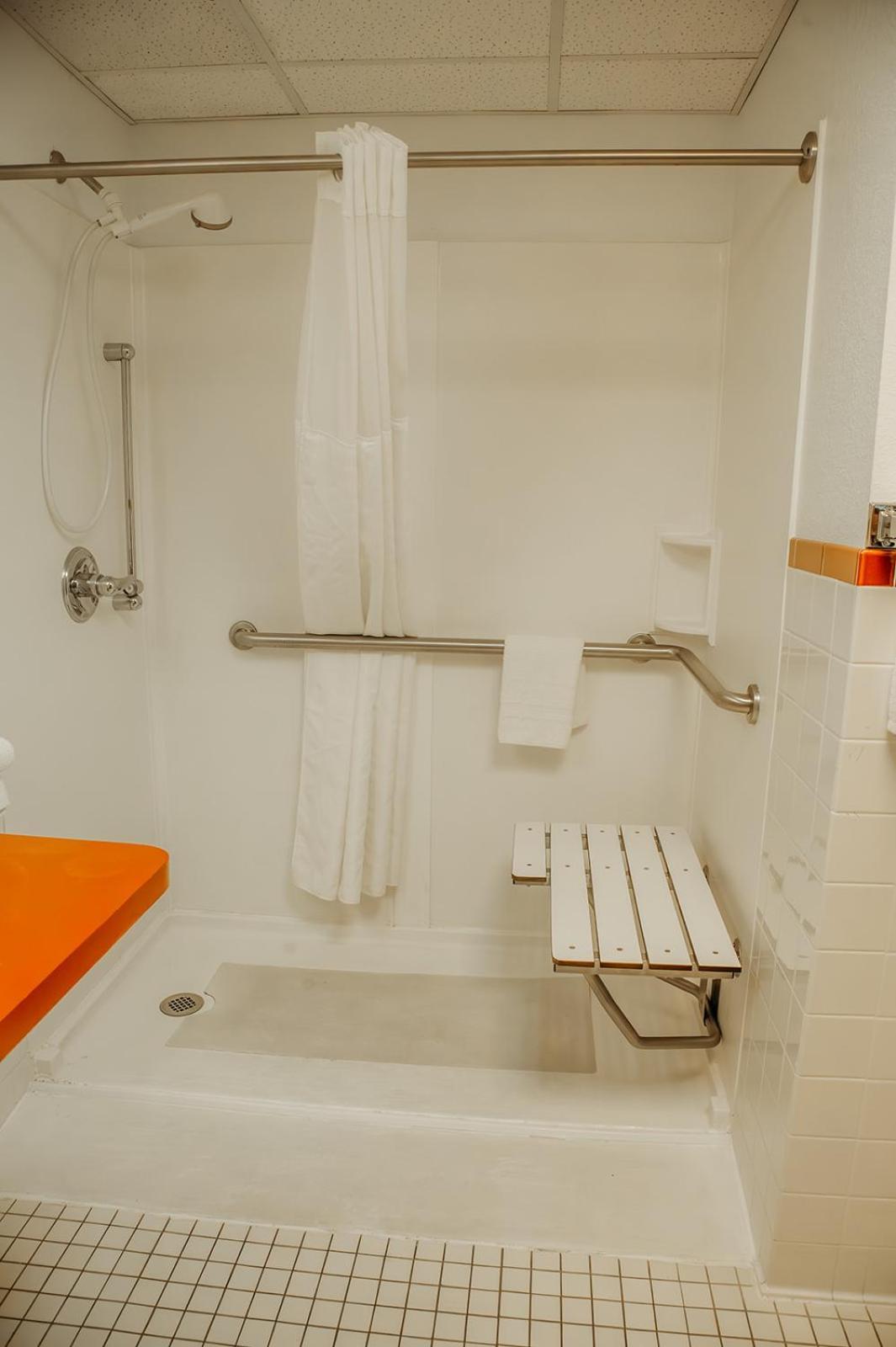 Country Garden & Suites Benton Екстериор снимка