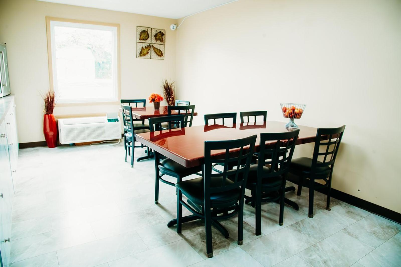 Country Garden & Suites Benton Екстериор снимка