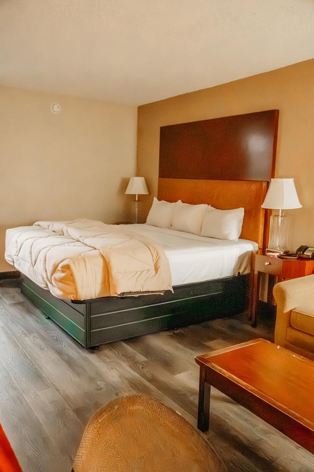 Country Garden & Suites Benton Стая снимка
